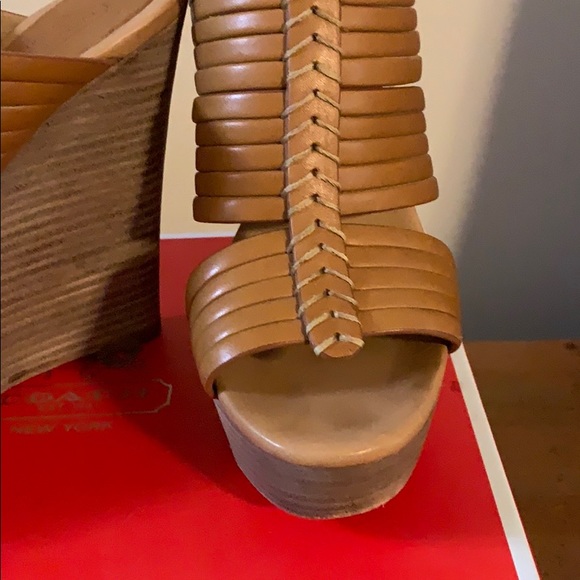 Coach Wedges Sz 8 - Picture 2 of 10